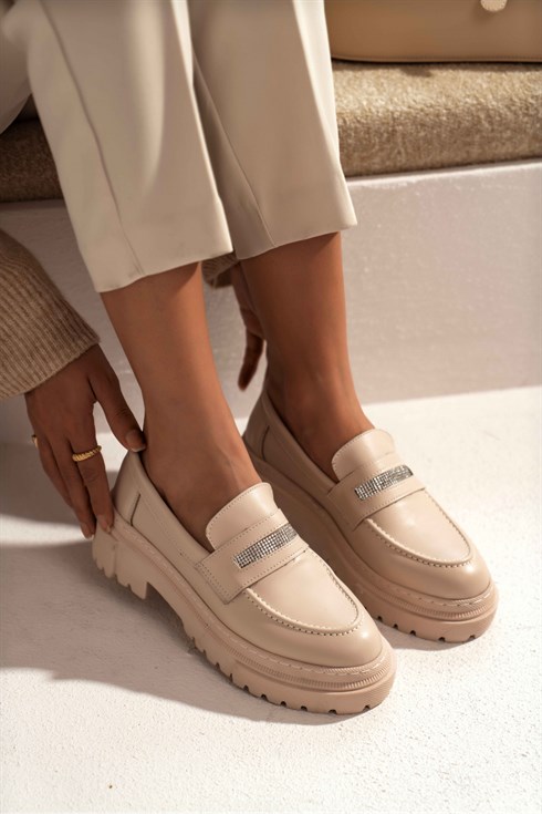 Soft Bej Mat Taş Detaylı Kadın Loafer Ayakkabı
